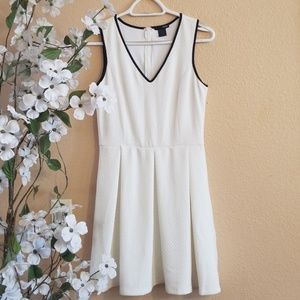 AQUA White & Black lined Skater Dress Sz L